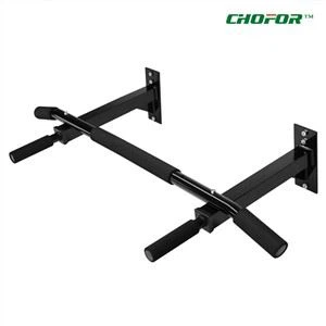 Издърпайте бормашината нагоре в стената